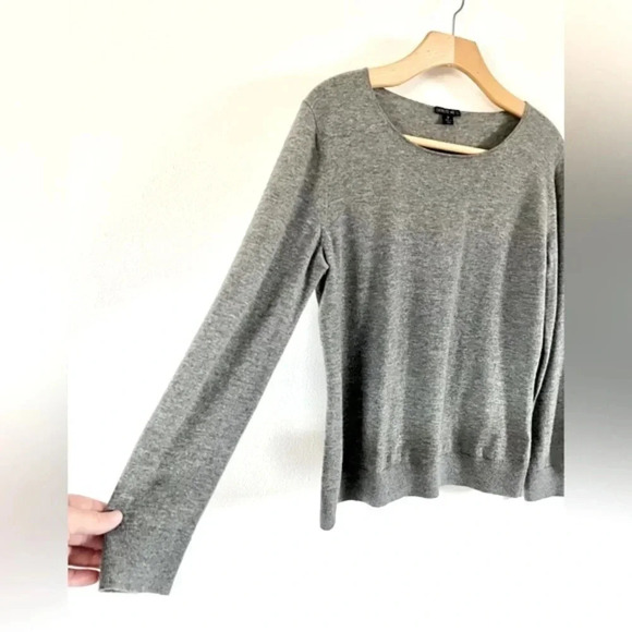 Lafayette 148 New York Grey 100% Wool Pullover Knit Sweater Size Medium - Picture 2 of 9